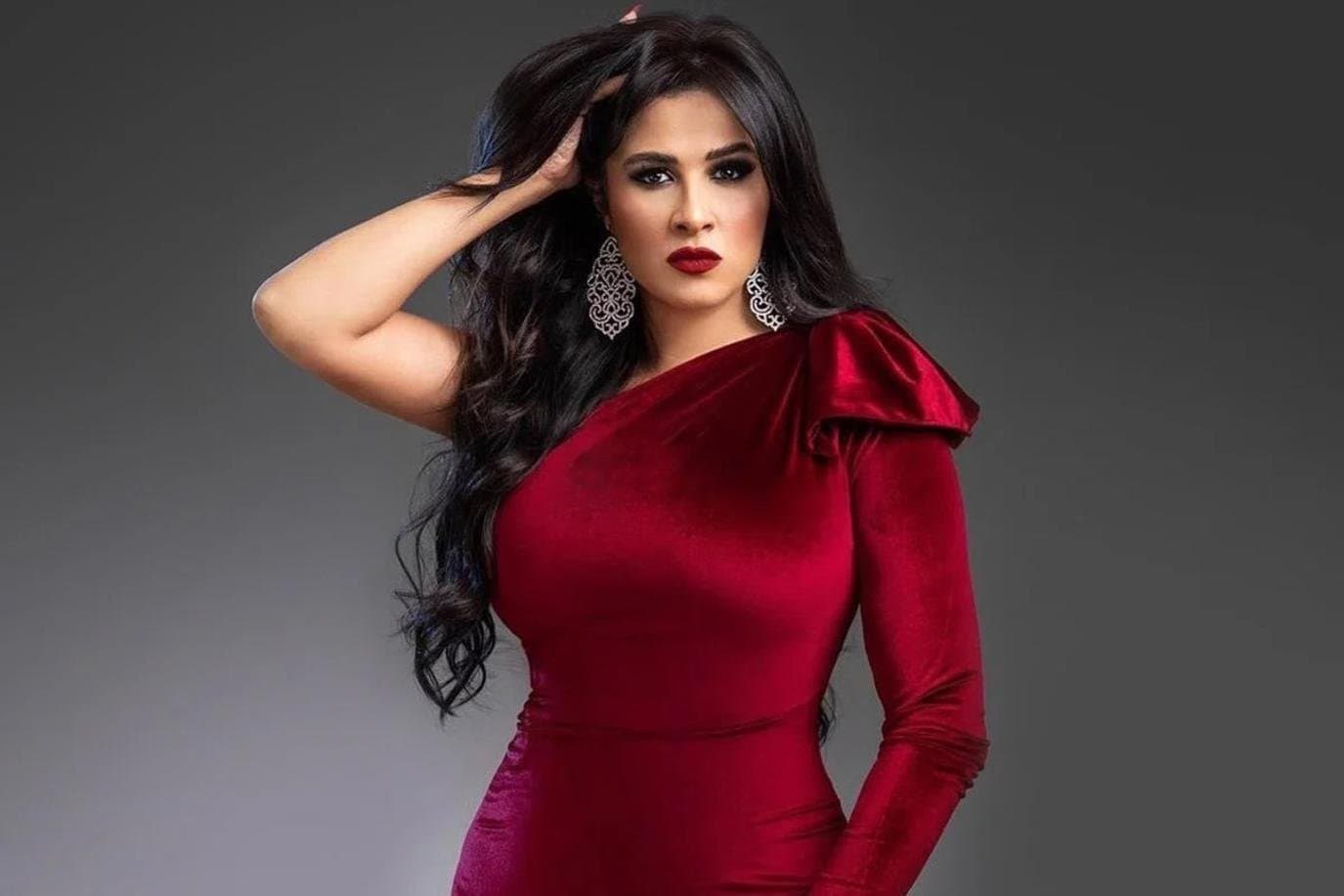 ياسمين عبدالعزيز تهنئ أحمد العوضي
