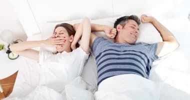 صراع الساعات.. من يحتاج إلى النوم أكثر النساء أم الرجال؟