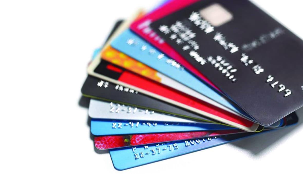 8 أخطاء مالية شائعة تهدر أموالك أثناء سفرك للخارج