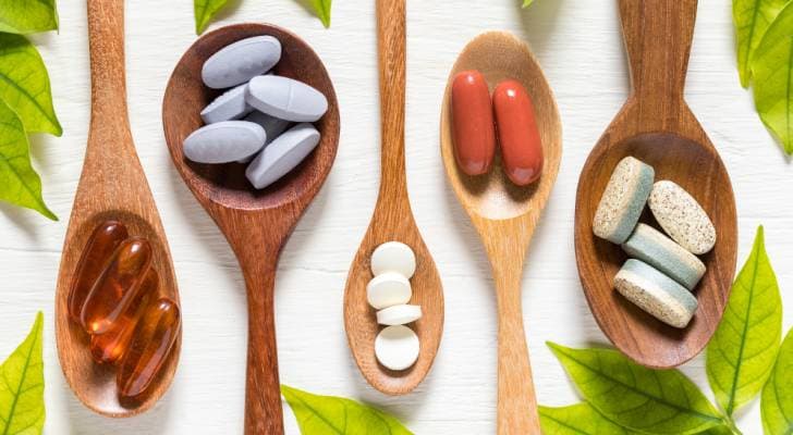 مع التقدم في العمر.. احرصوا على تناول هذه فيتامينات