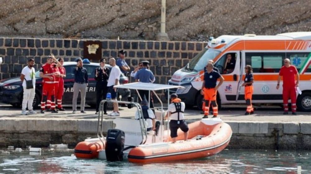 وفاة شخص وفقدان آخرين بسبب عاصفة عنيفة أغرقت يختًا فاخرًا في صقلية