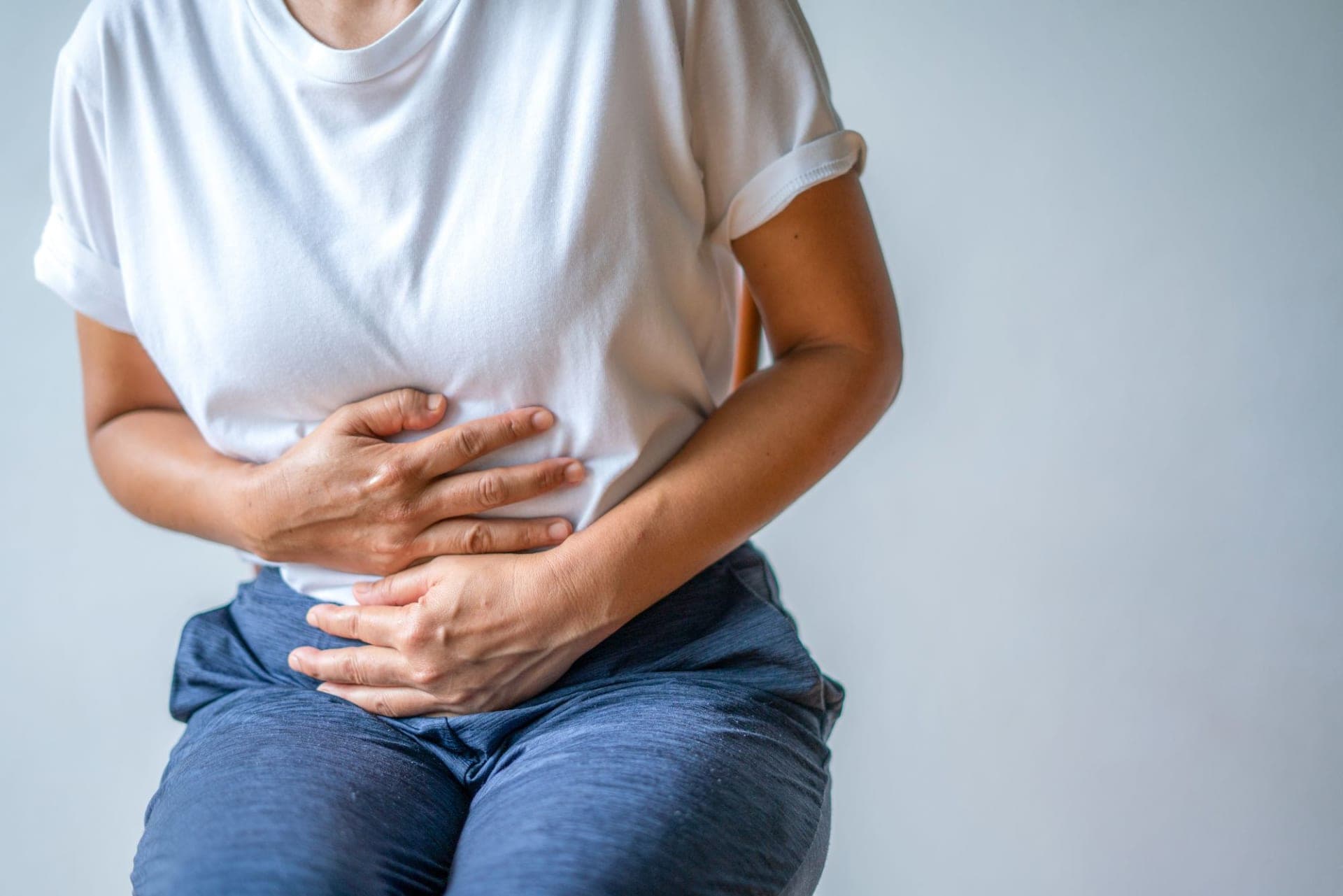 أعراض الغازات في البطن والعلاجات الأكثر فاعلية