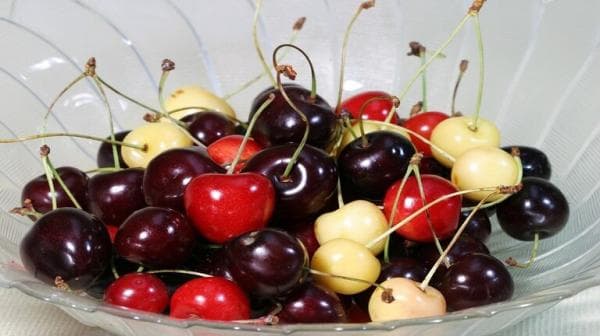 ميزات الكرز الأحمر عن الأصفر