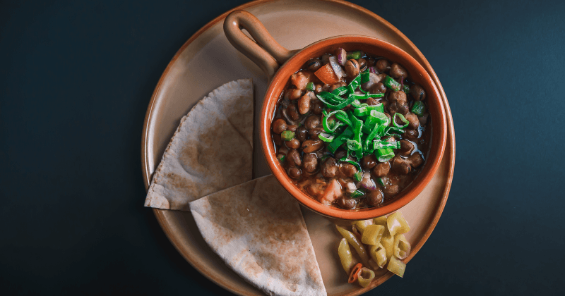 خبيرة تغذية أميركية: عليكم بطبق الفول