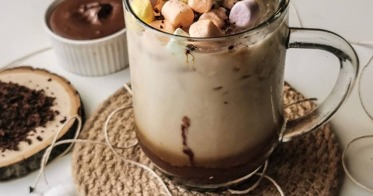 طريقة صنع لاتيه القهوة الباردة بالنوتيلا
