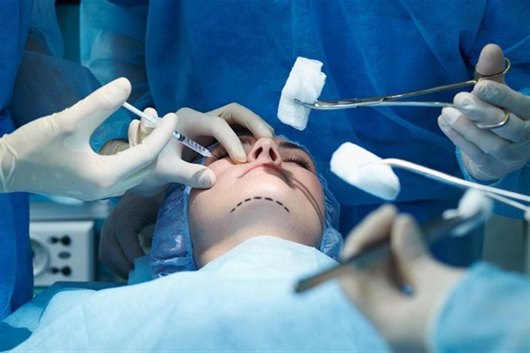 عمليات تجميلية تتصدر قائمة العام الجديد!