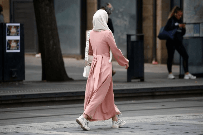 القضاء الفرنسي يرفض استئنافا جديدا ضد حظر العباءة