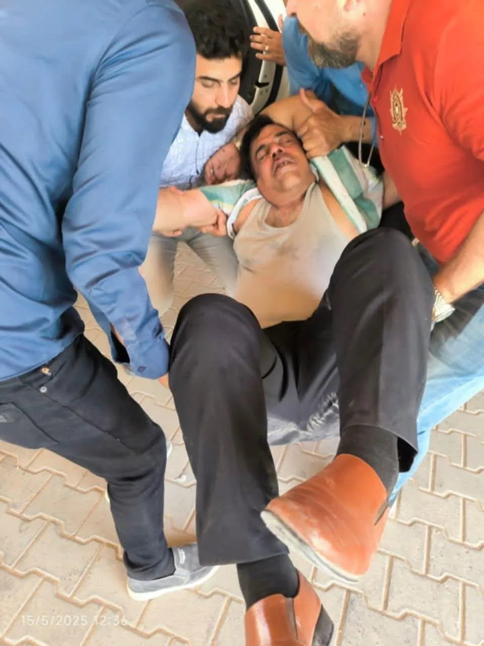 العراق: طالب ووالده يعتديان بوحشية على مدير مدرسة