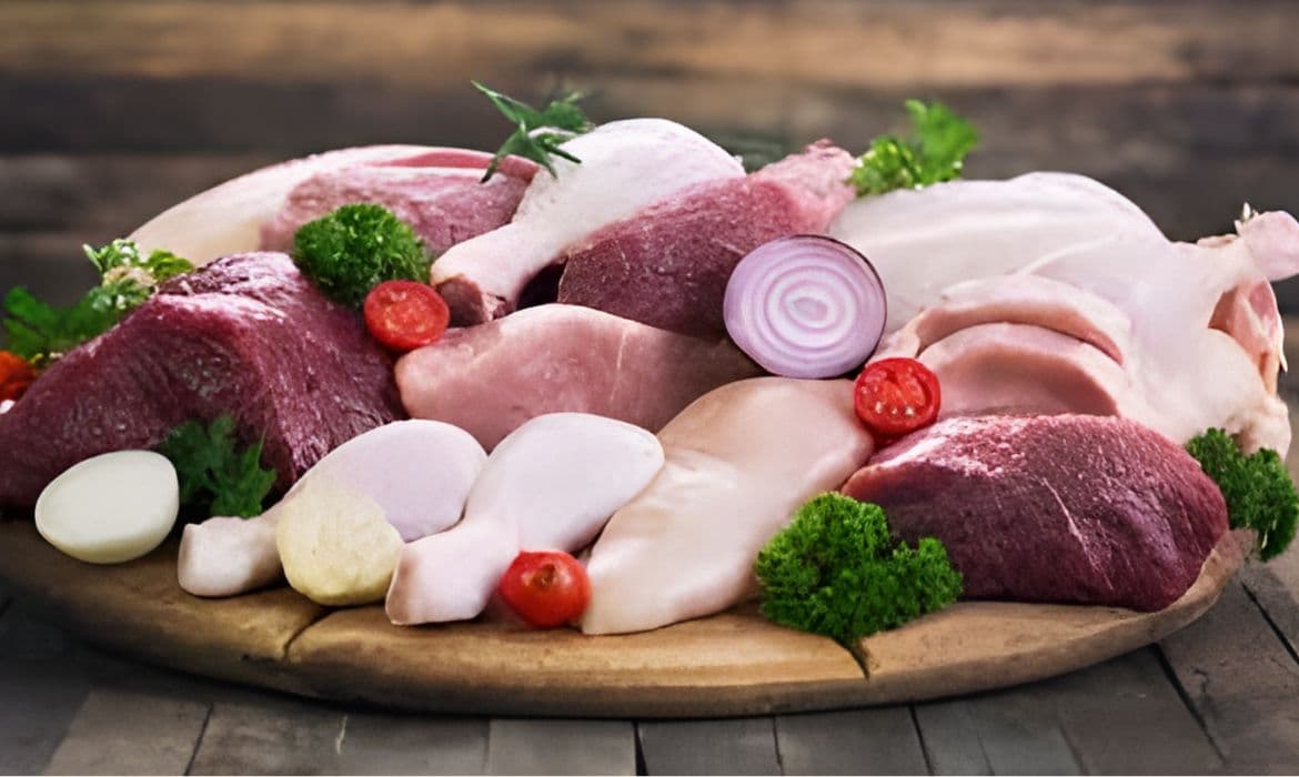 ما أسباب ظهور رائحة سيئة عند طهي اللحوم والدجاج؟
