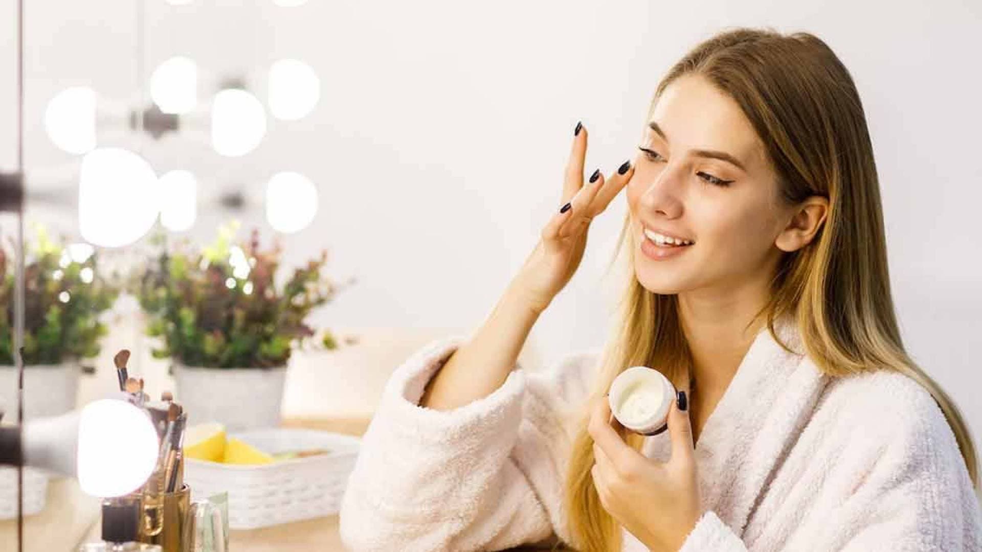 خلال روتين العناية ببشرتك .. تجنّبي هذه الأخطاء!