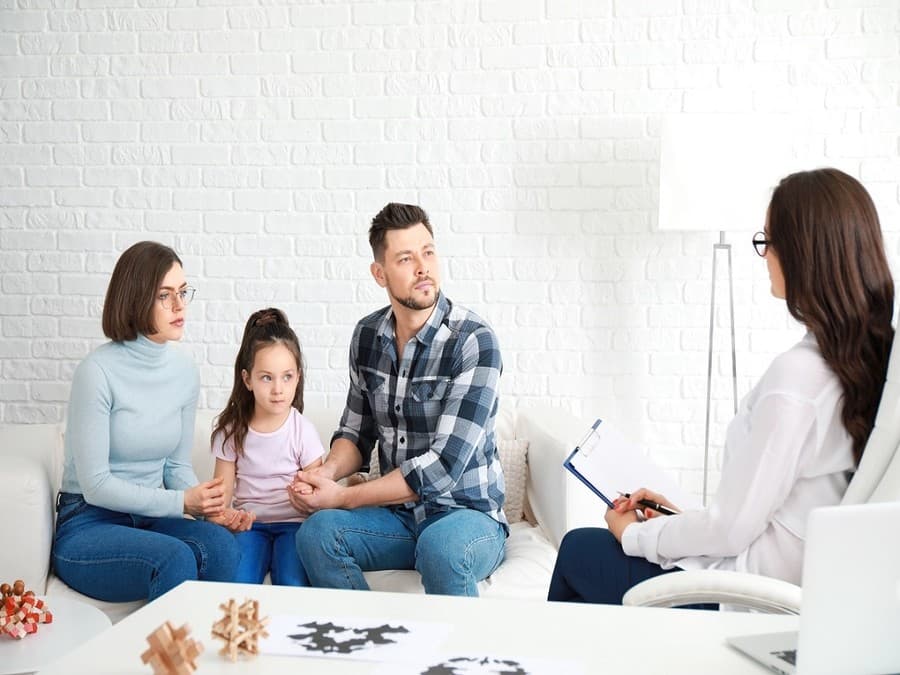 طفلكِ بحاجة إلى طبيب نفسي.. هذه العلامات ستدلك على ذلك
