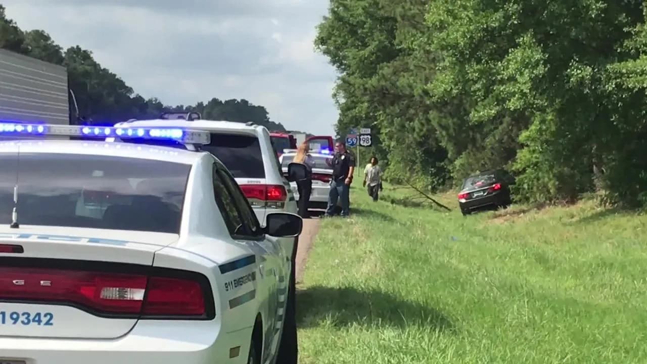 يسرق سيارة داخلها طفل ثم يسطو على بنك ثم يرتكب حادثاً ويموت
