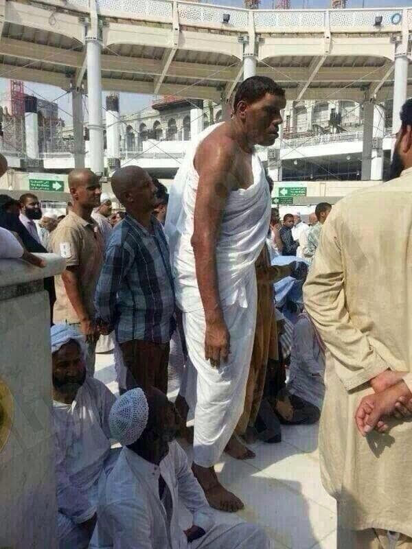 وفاة أطول رجل في العالم