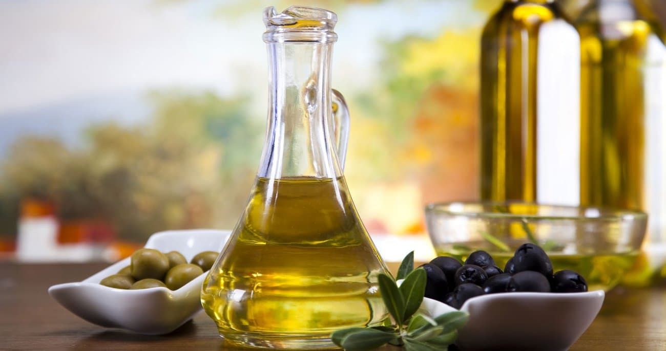زيت الزيتون.. سلاح طبيعي ضد مرض خطير يصيب كبار السن