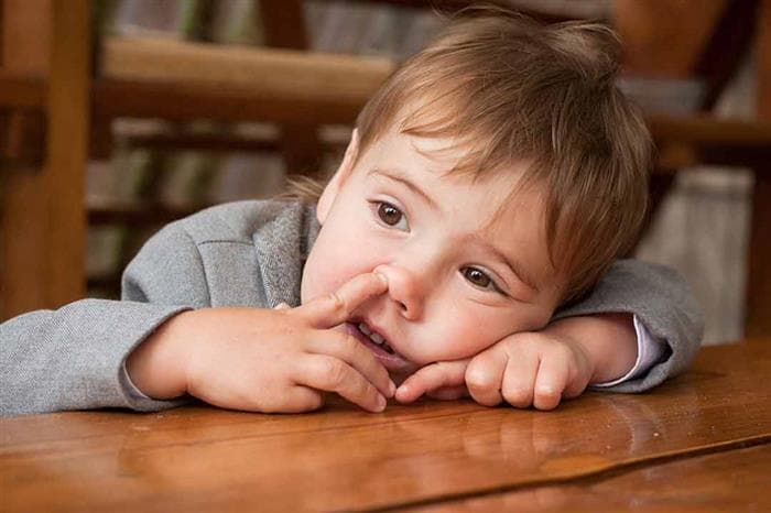إدخال إصبعك في أنفك قد يسبب لك هذا المرض