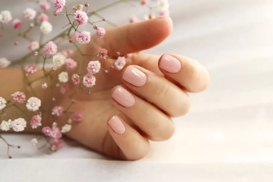 5 ألوان مناكير مناسبة لإطلالتك بالزهري في شهر أكتوبر