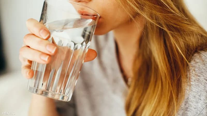 أهمية شرب الماء في الصباح