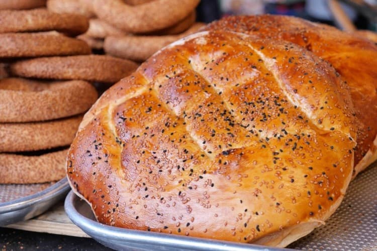 5 علامات إذا ظهرت عليك توقف عن تناول الخبز فورا