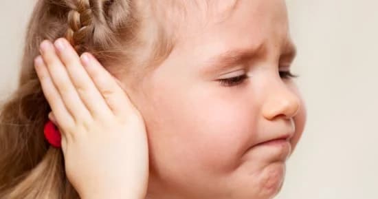 أعراض التهاب الأذن الوسطى عند الرُضّع والأطفال