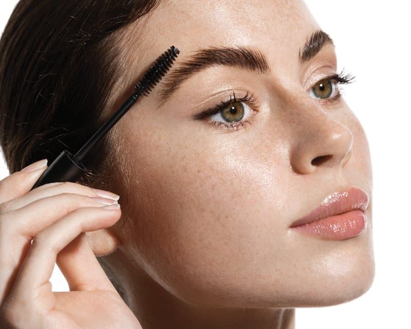خطوات لاستخدام جل الحواجب بالشكل الصحيح