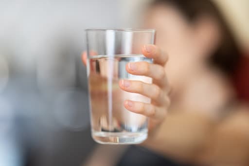 امرأة تشرب "مياه الصرف الصحي" لـ 5 سنوات بسبب خطأ من عامل