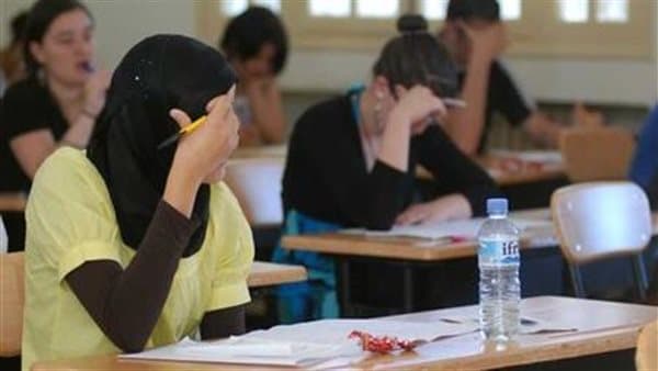 مصر: طالبة تقطع شرايينها داخل لجنة امتحان