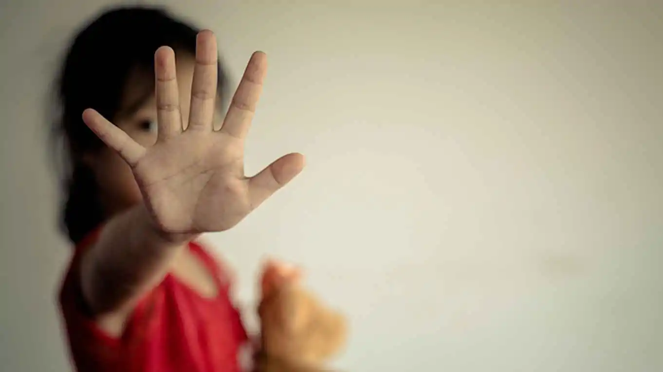 مصر.. يعتدي جنسياً على طفلة داخل حمام مسجد نهار رمضان