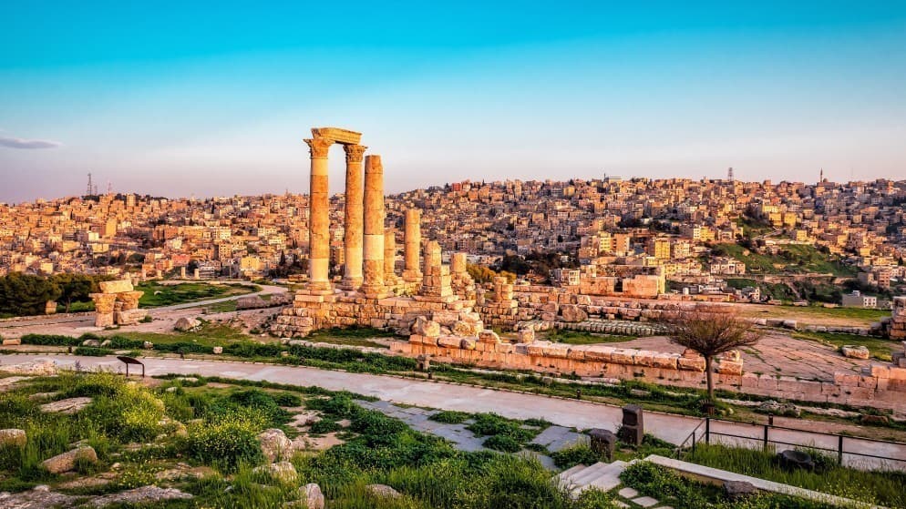 طقس حار في أغلب المناطق حتى السبت