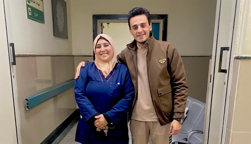 تفاعل كبير لصورة طبيب مصري ووالدته الممرضة في "شِيفت" واحد