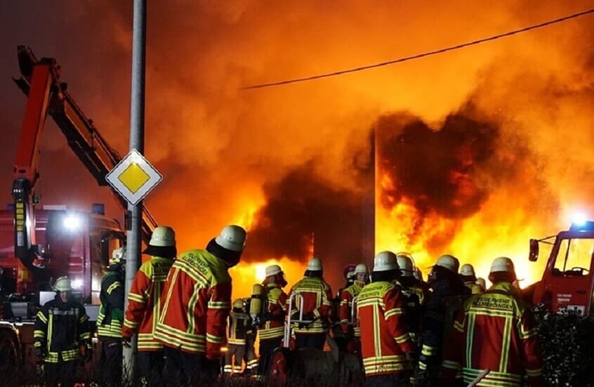 حاكم ولاية كاليفورنيا يطلب 40 مليار دولار لإعادة تأهيل المنطقة بعد الحرائق