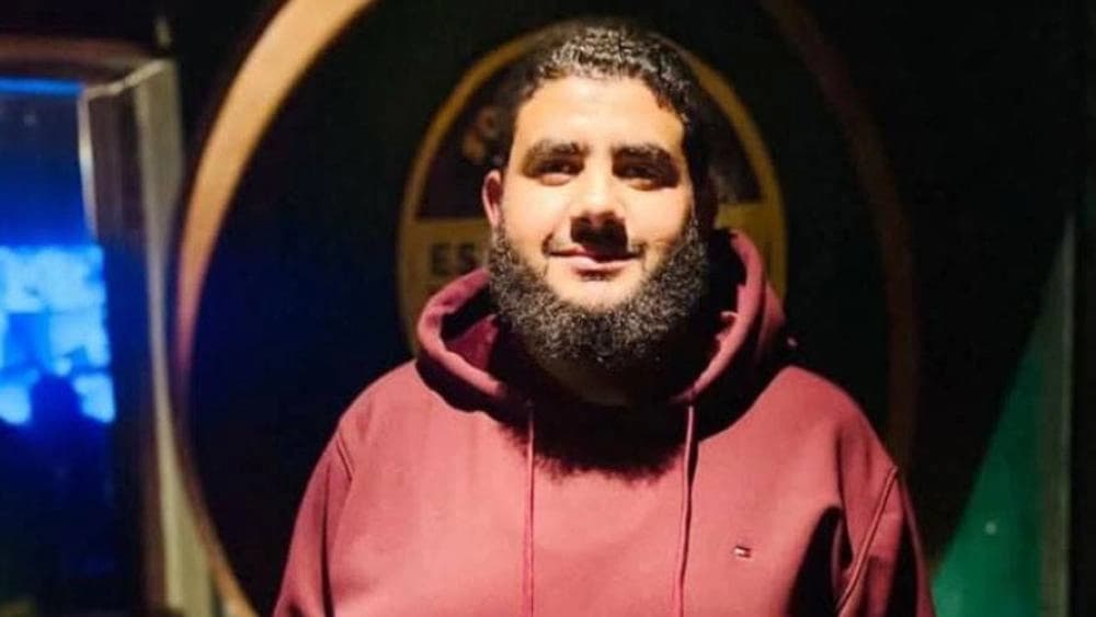 تنفيذاً لـ"نصيحة صديقه".. شاب مصري ينتحر في بث مباشر | فيديو