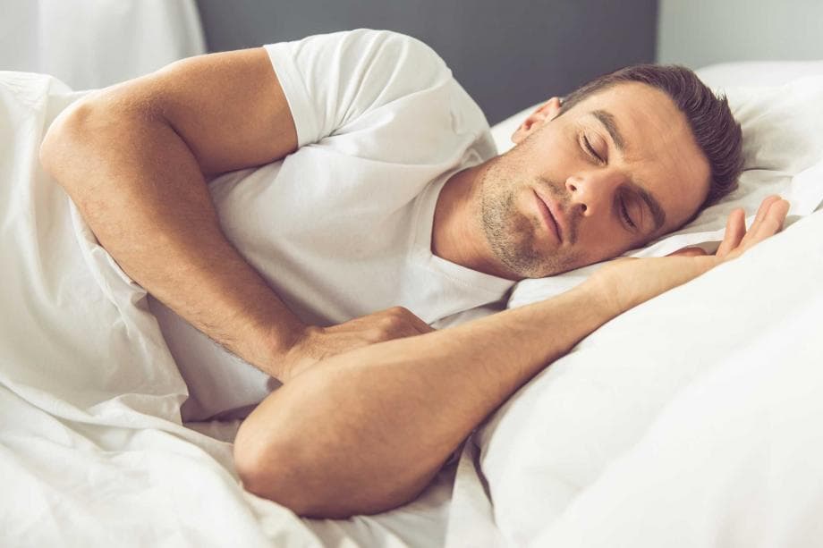لحماية قلبك استثمر عطلاتك في تعويض ما فاتك من النوم
