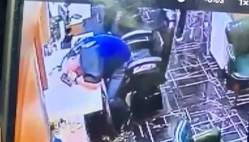 تركيا.. شقيق يقتل أخاه داخل صالون حلاقة
