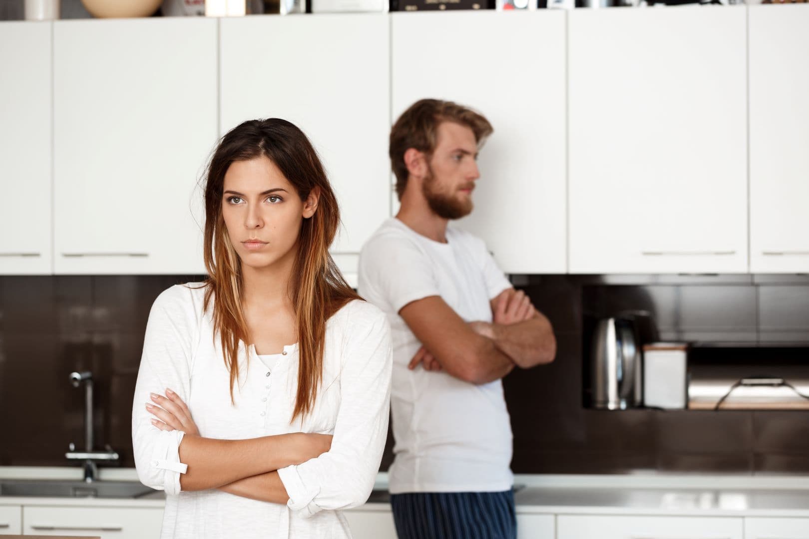 علامات تعرفك أن زوجك لئيم انتبهي لها