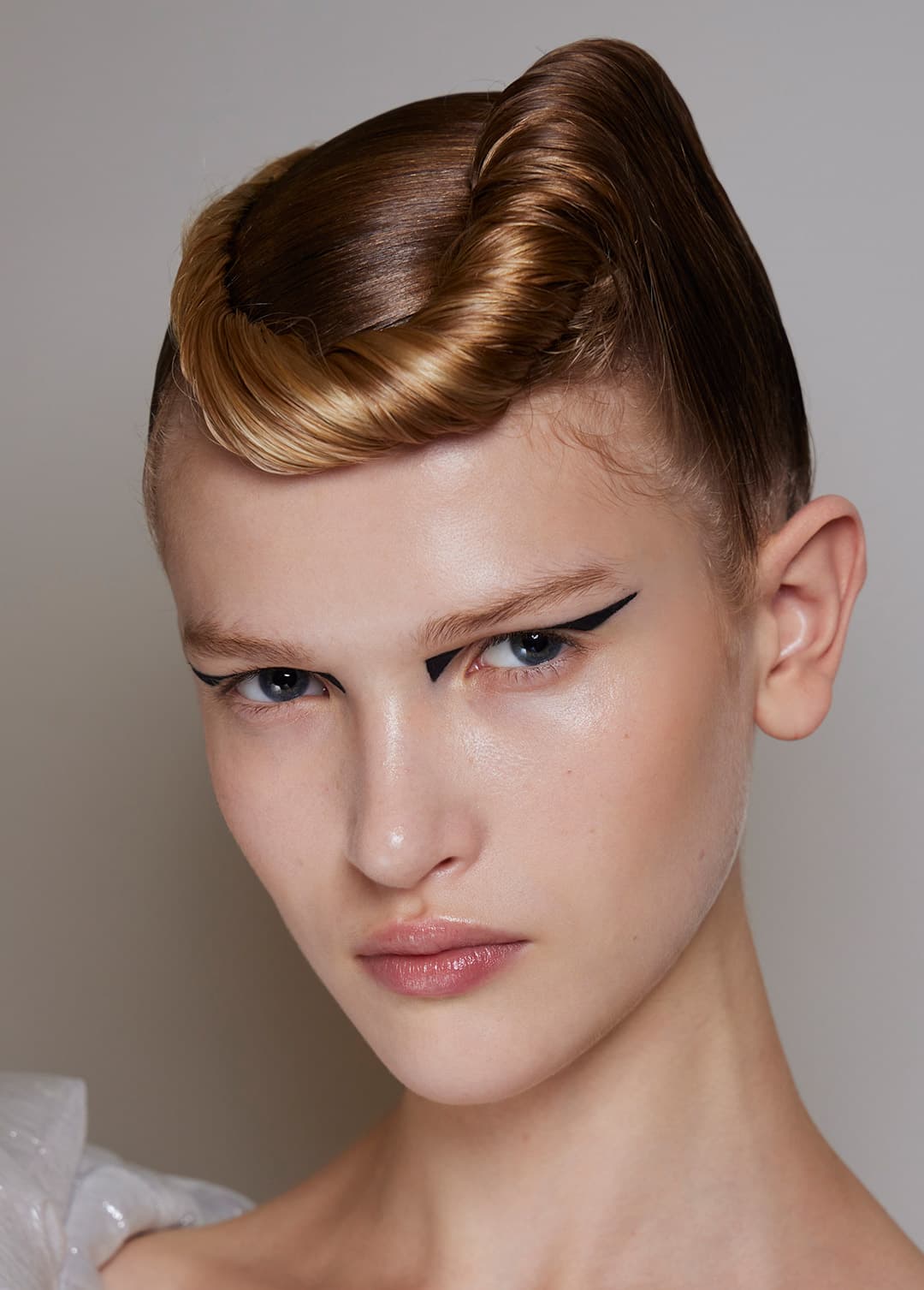 دليل الأيلاينر الغرافيكي Graphic Liner