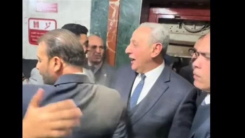 مسؤول مصري يسقط به المصعد خلال افتتاح مستشفى