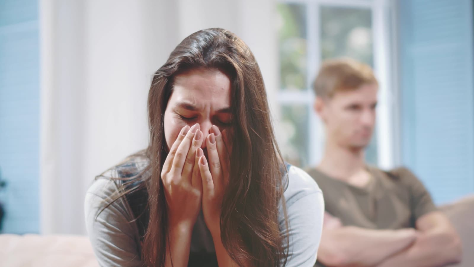 لماذا تثير دموعك غضب شريكك؟