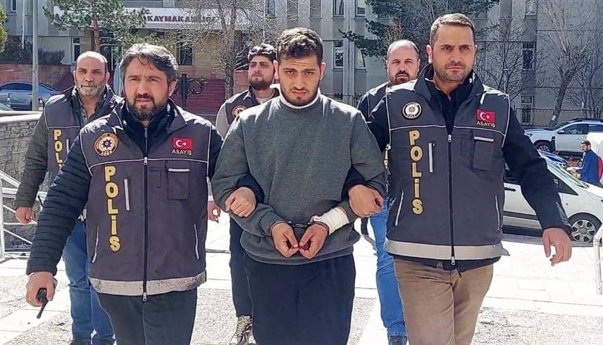 تركيا.. سوري يخنق والدته حتى الموت