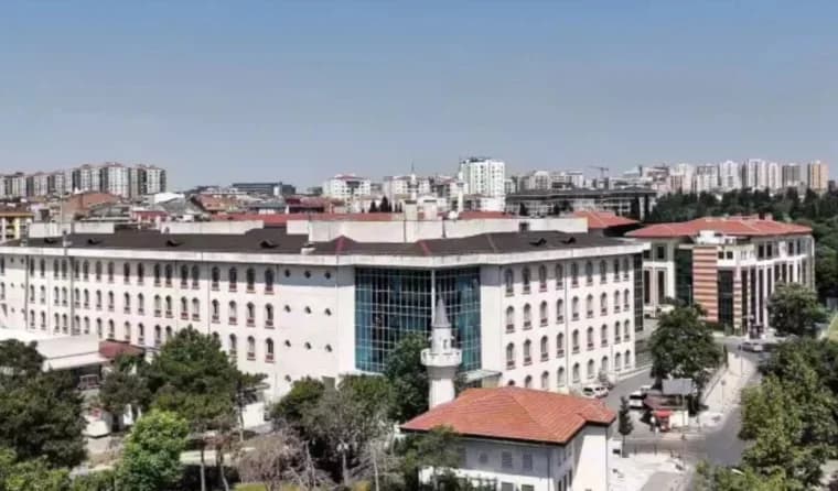 تركيا.. توقيف 11 طبيباً تقاضوا رشاوى مقابل تسريع العلاج
