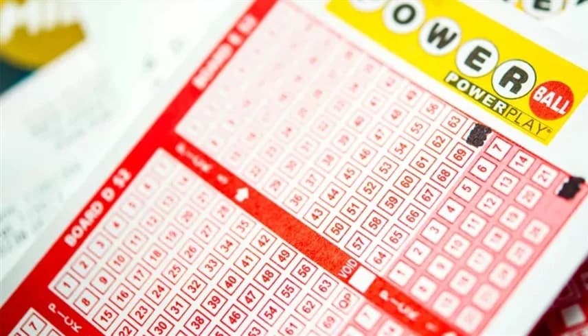 اكتشاف لا يصدق لزوجين أستراليين.. 13 مليون دولار على معلّقة باب الثلاجة