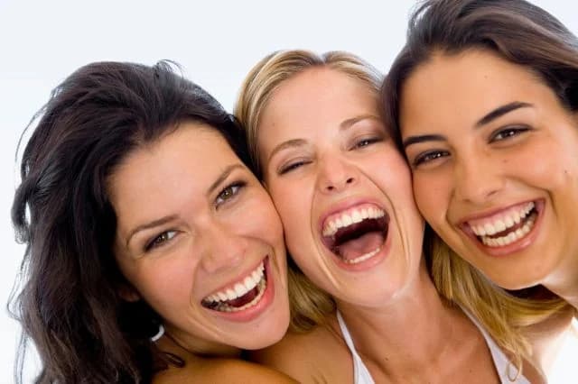 هل الضحك أفضل دواء؟.. علم النفس يوضح الحقيقة