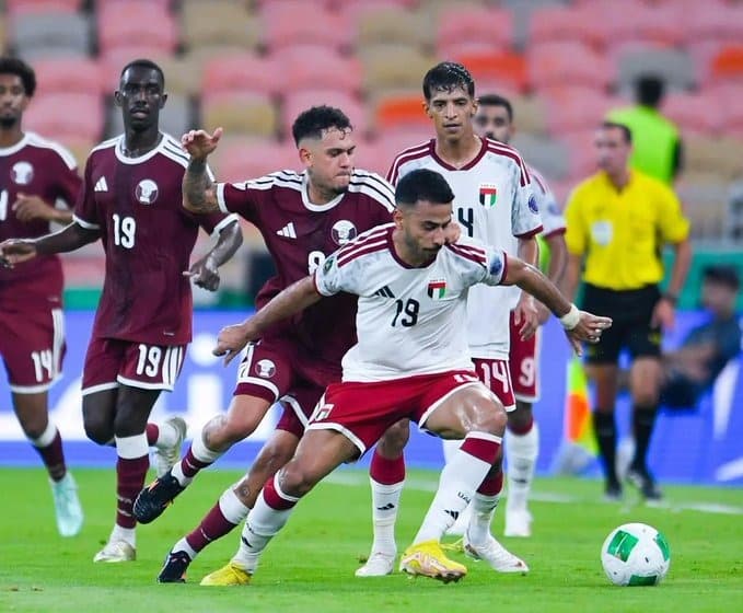 الإمارات تنتزع الصدارة بتعادلها مع قطر في خليجي 27