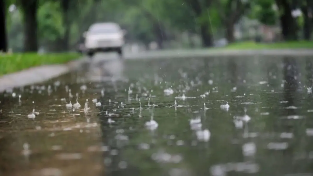 أمطار غزيرة ورعدية وتحذيرات من السيول
