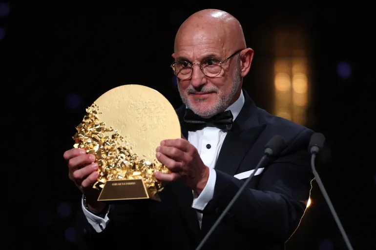 لويس دي لا فوينتي أفضل مدرب في العالم لعام 2026